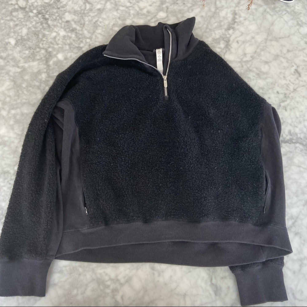 Lululemon Stand Out Sherpa 1/2 zip. Black size 12